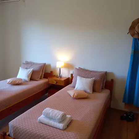 Natassa House 1 * 圣佐治欧斯帕贡